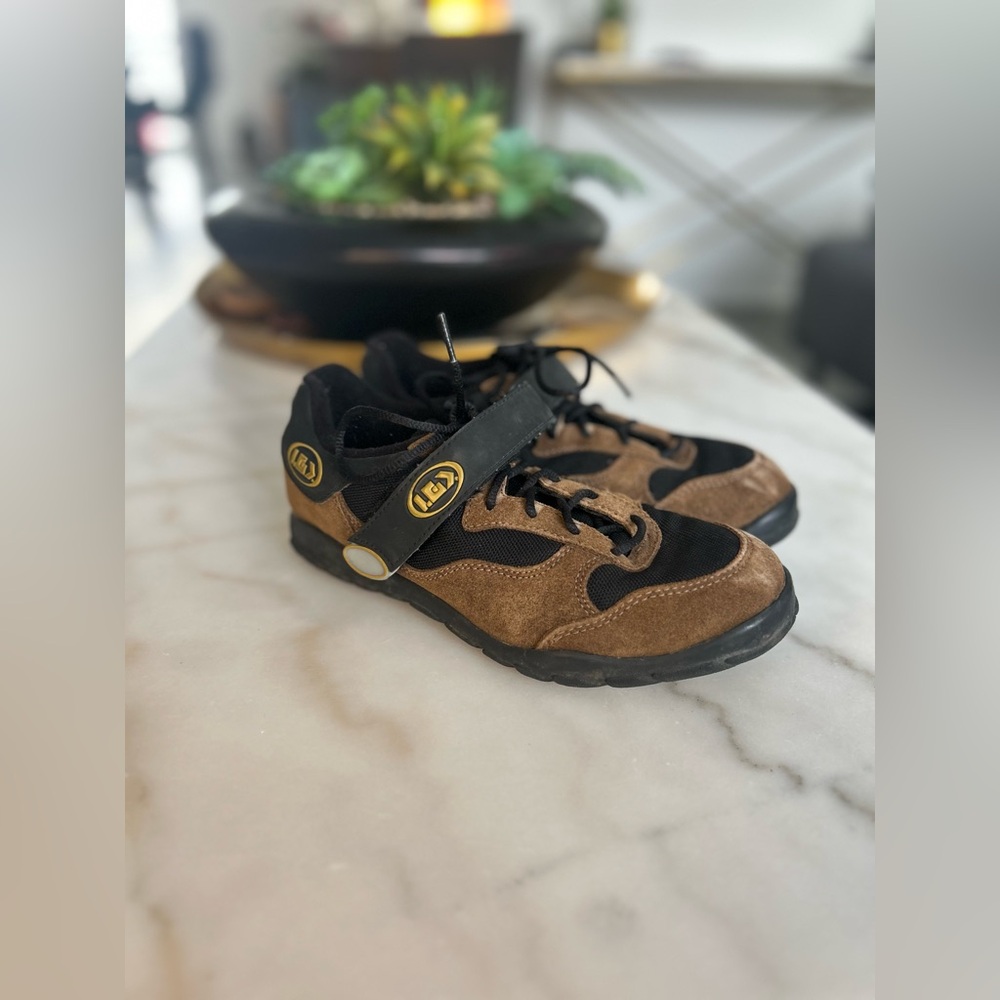 Louis Garneau Vintage Brown Suede Outdoor Shoes – Size 38